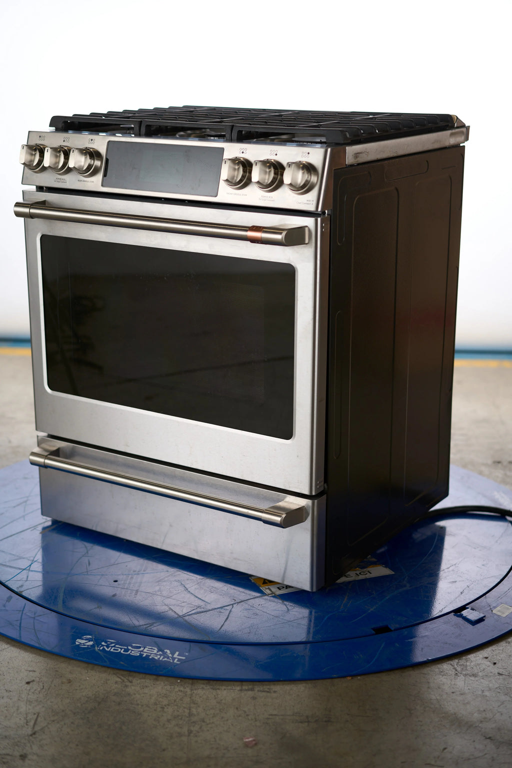 30 IN. 5.7 CU. FT. Slide-In Dual-Fuel Convection Range H4835