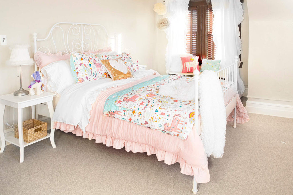 Reversible Animal Print Quilt, Twin, White/Multi, 4-Pc Set F438