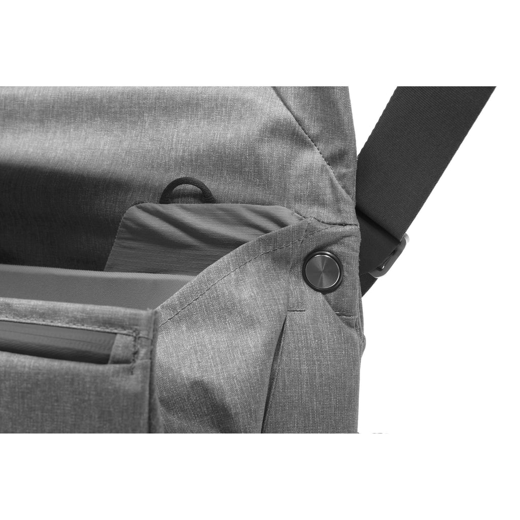Messenger 13L Ash S81371