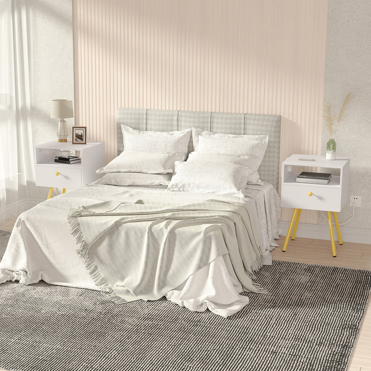Set of 2 Nightstands with USB Ports and Outlet K4812