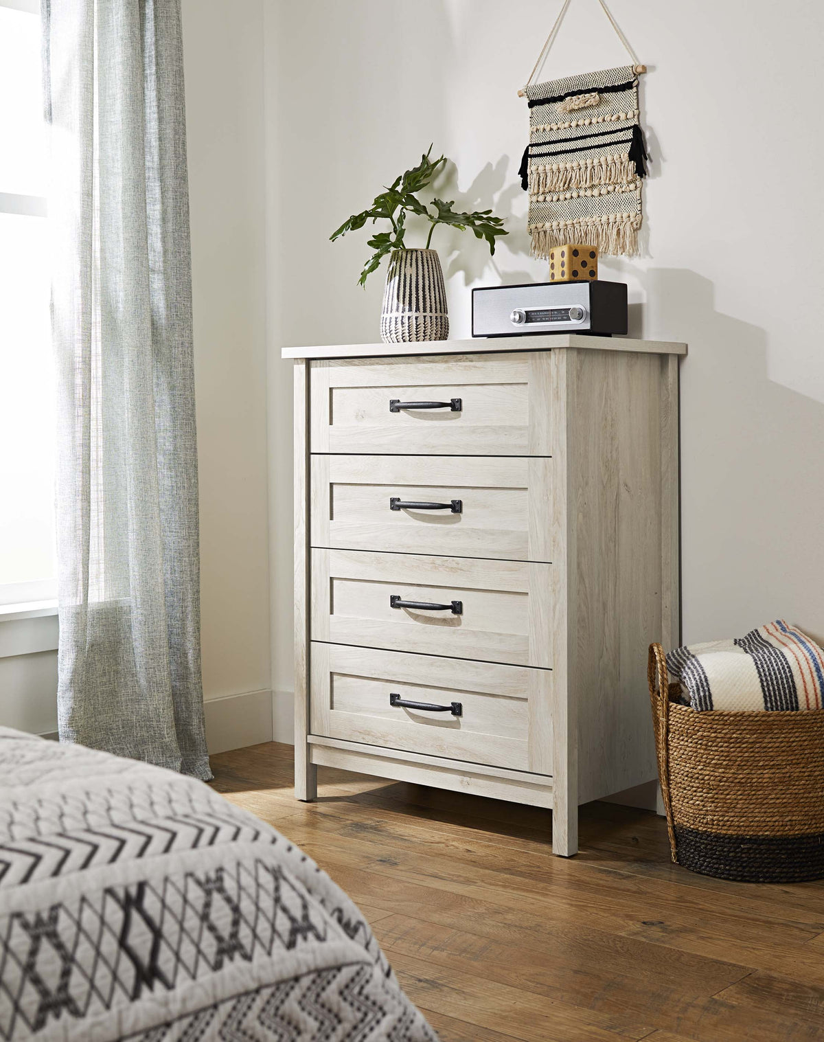 4-Drawer Chest I565