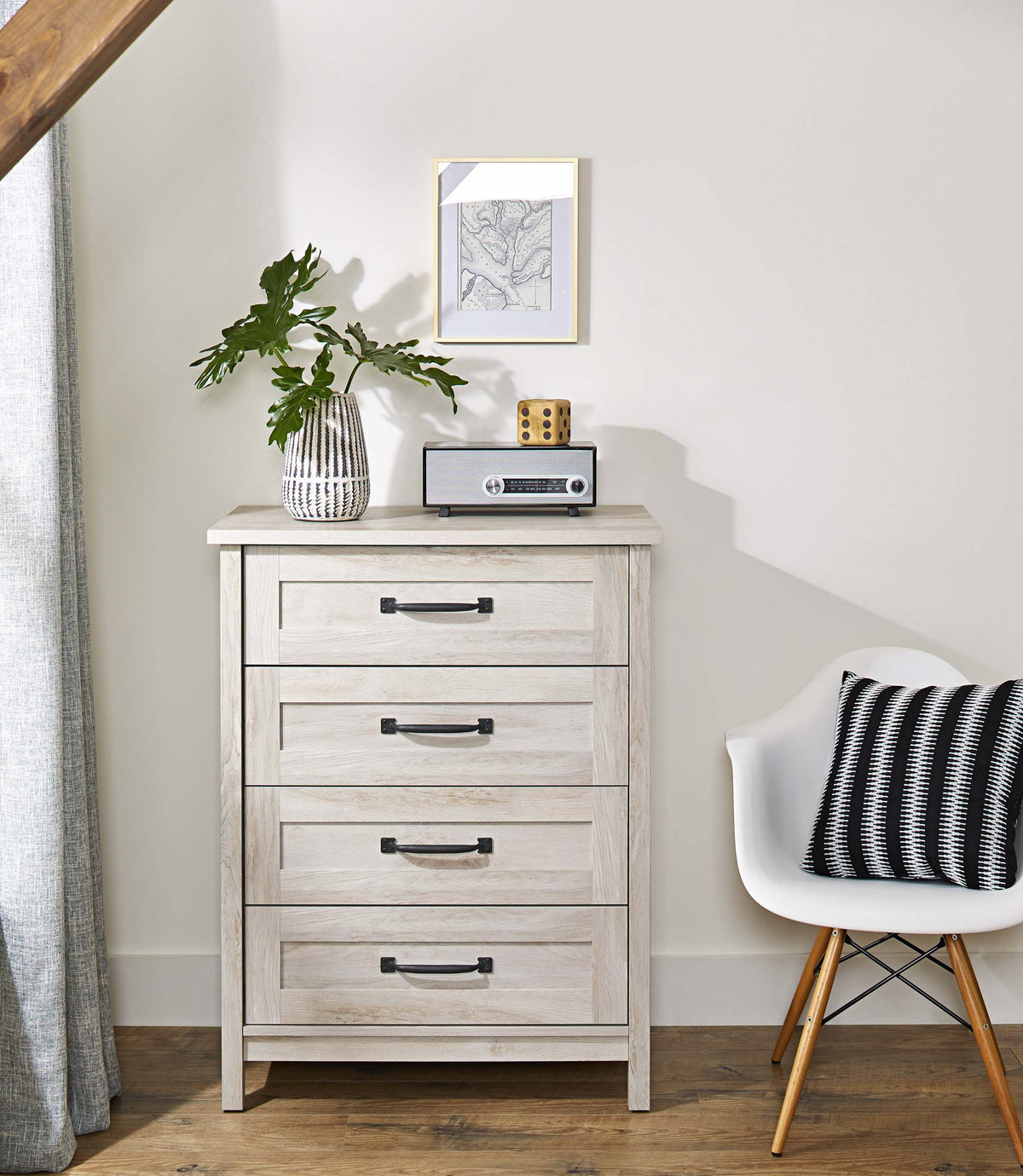 4-Drawer Chest I565