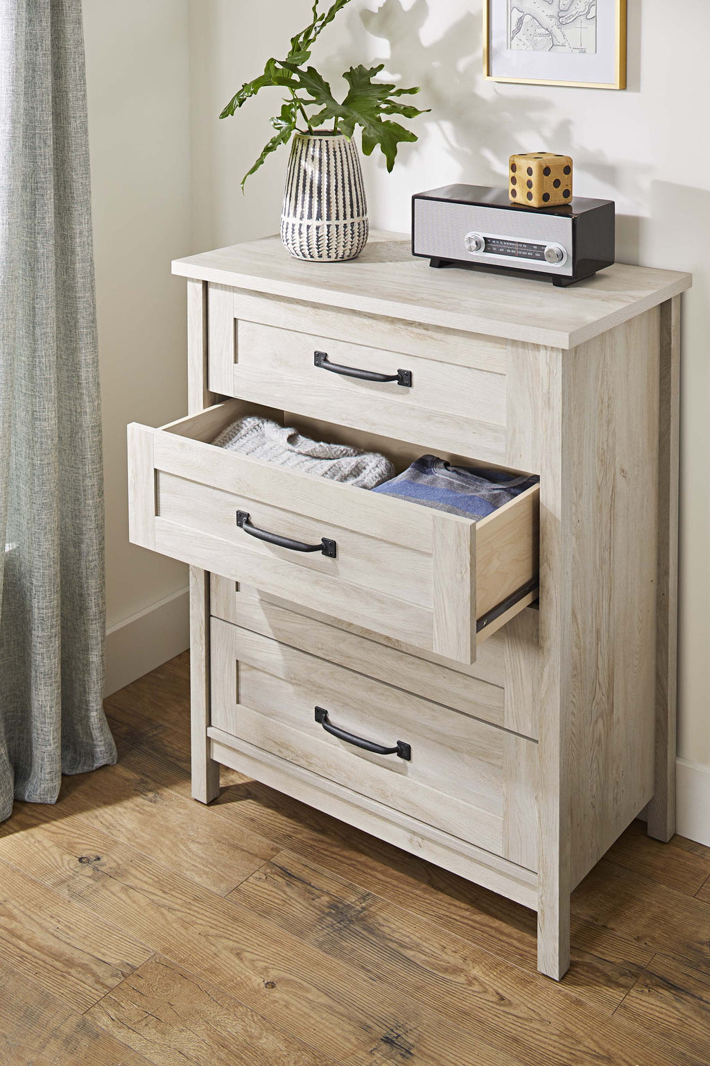 4-Drawer Chest I565