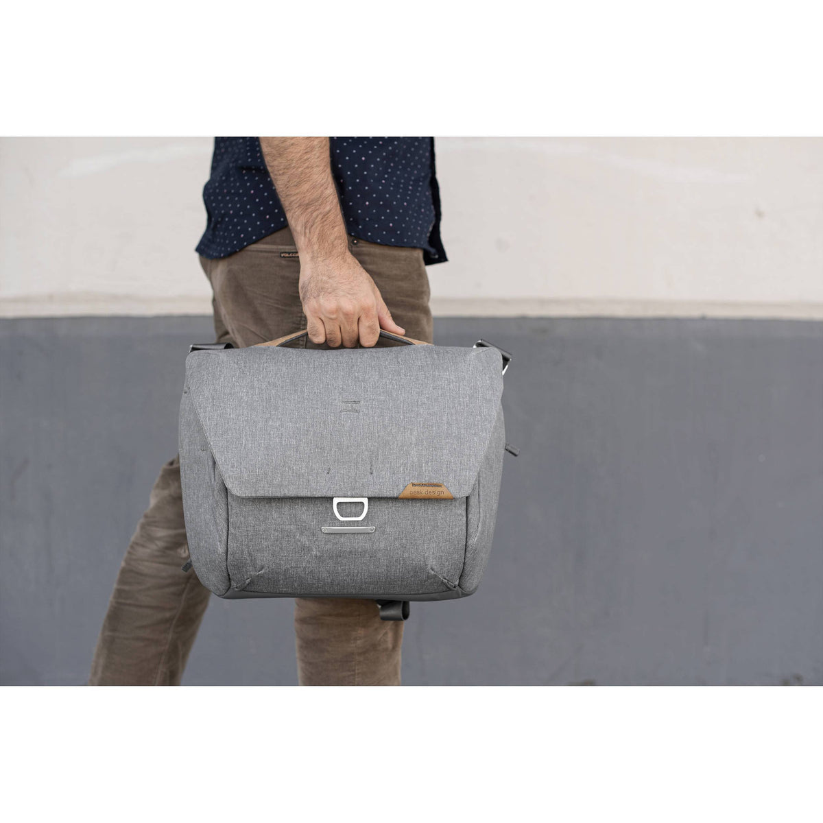 Messenger 13L Ash S81371
