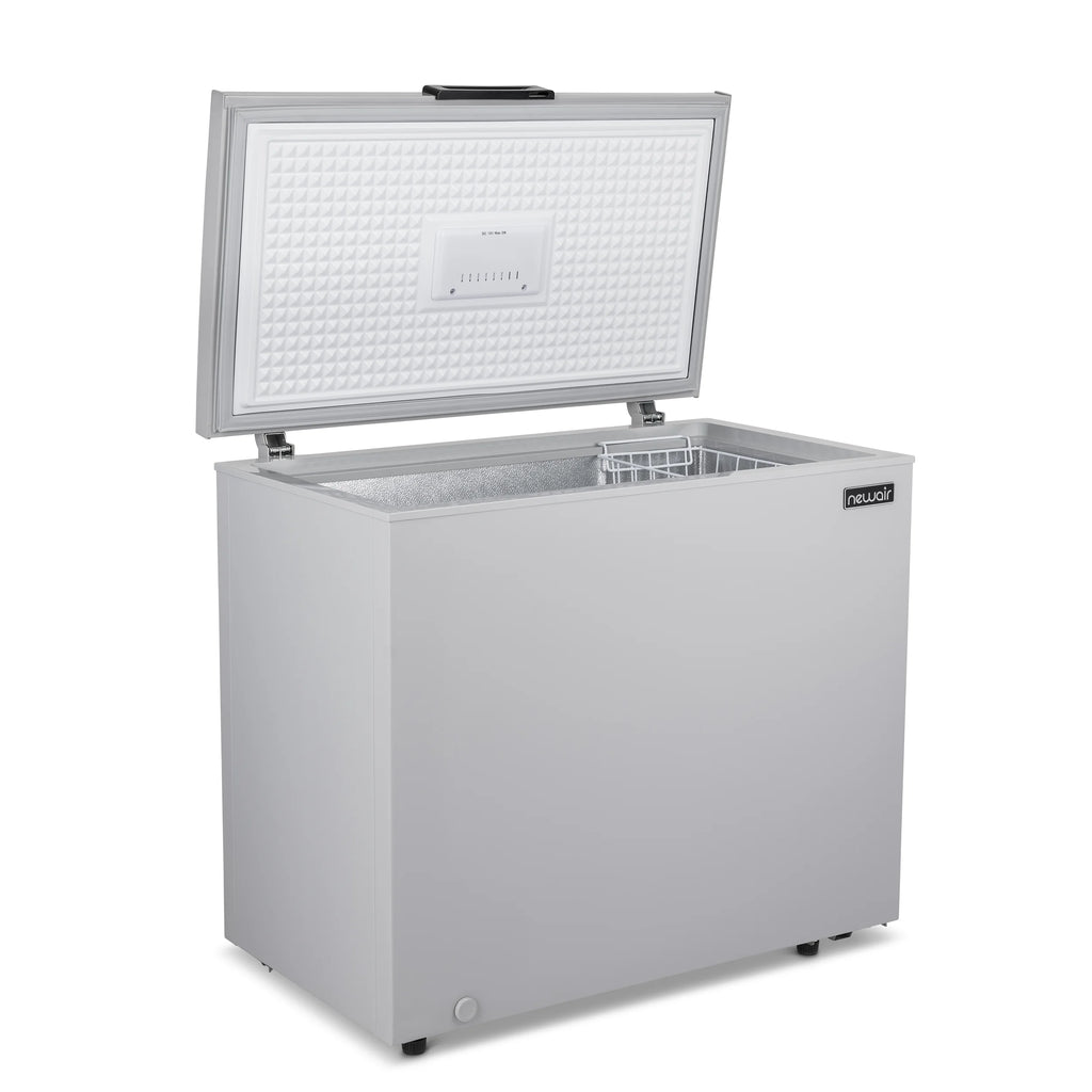 6.7 Cu. Ft. Compact Chest Freezer L1169