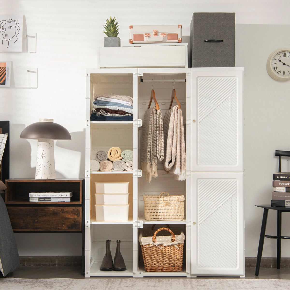 Portable Foldable Closet with 8 Cubes K8175